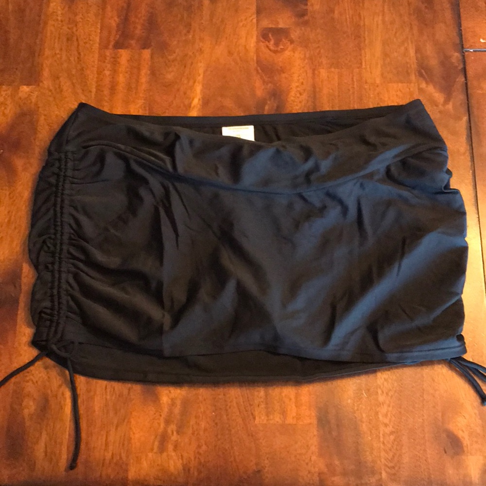 Large Motherhood maternity swim bottoms